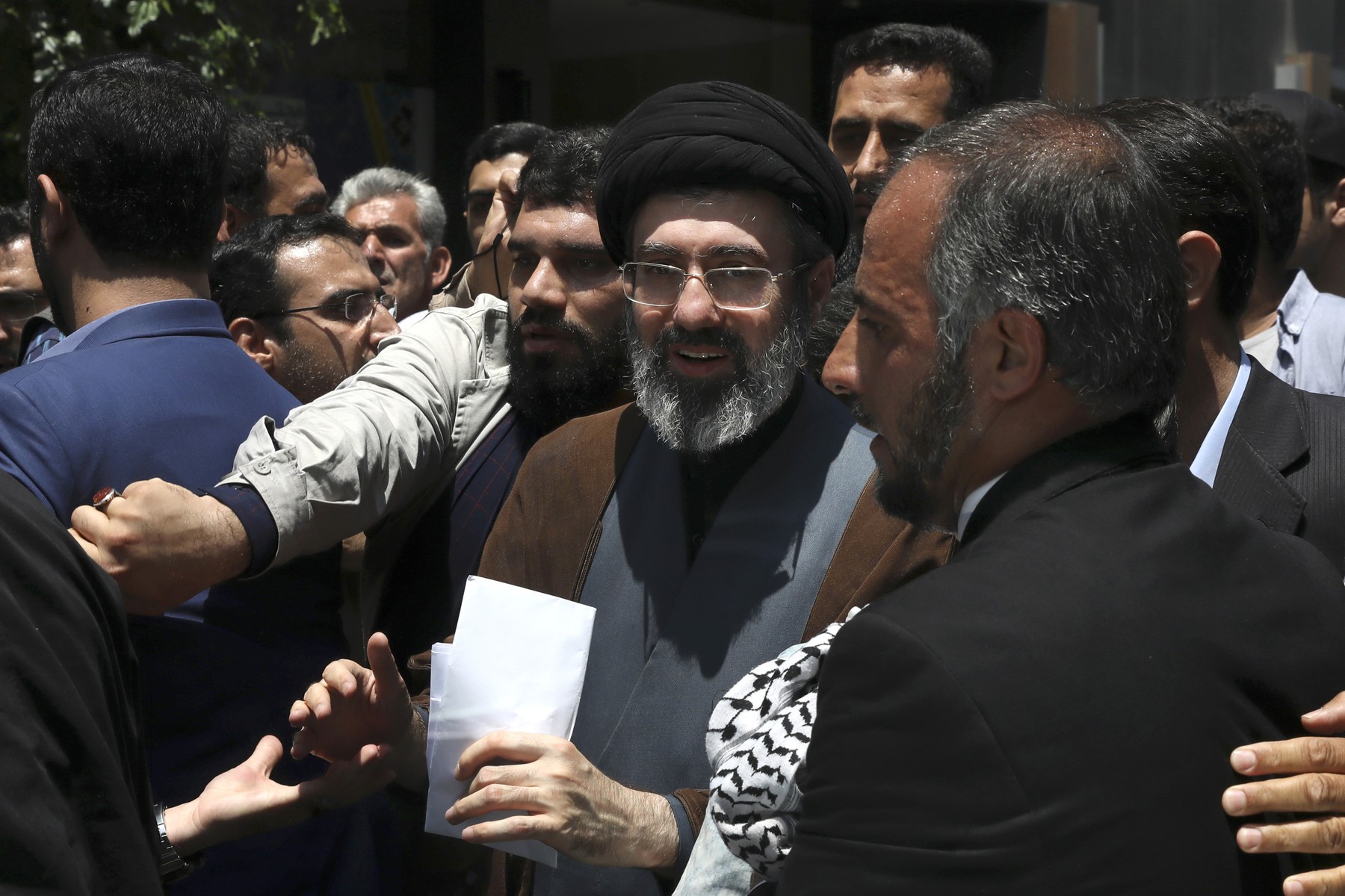 Fiul lui Ali Khamenei, ales noul lider suprem al Iranului