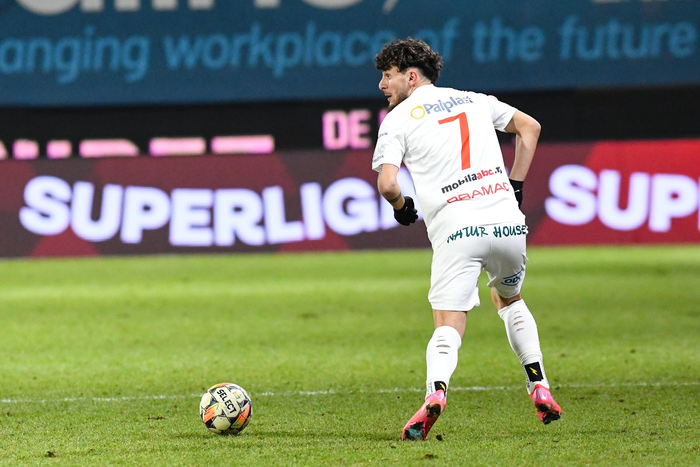 FC Hermannstadt, prima victorie în SuperLigă: Farul Constanța, învinsă la limită