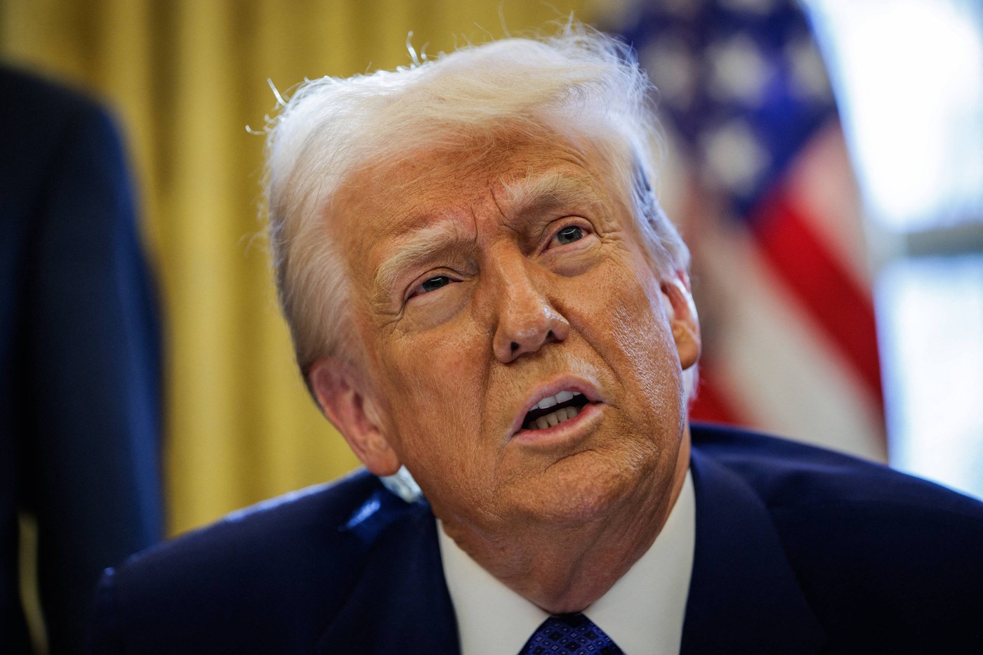 Semnătura lui Donald Trump, pe o felicitare cu aluzii sexuale, adresată lui Jeffrey Epstein. Democrații au făcut publică fotografia