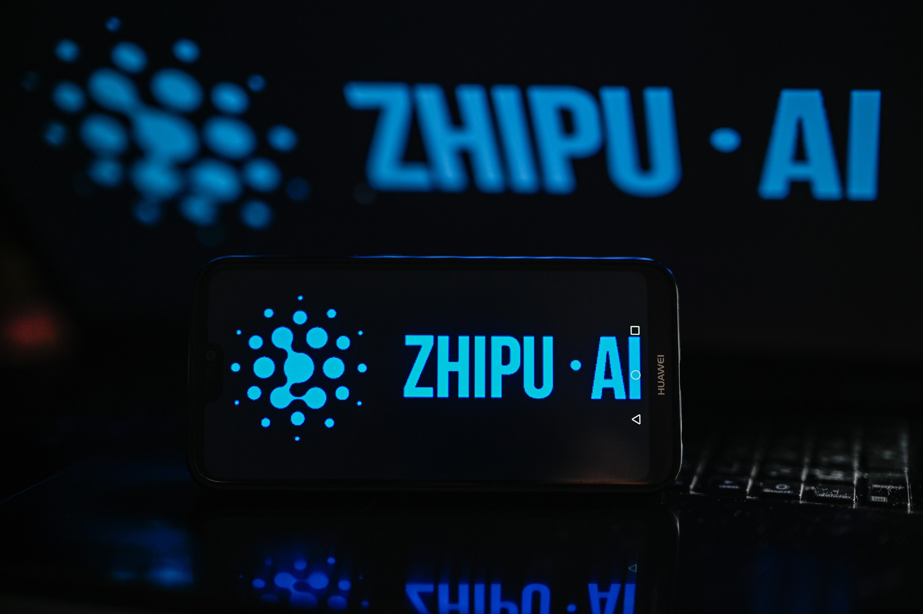 Creștere de 400% a veniturilor unei companii de AI din China care susține că are un model comparabil cu Mythos