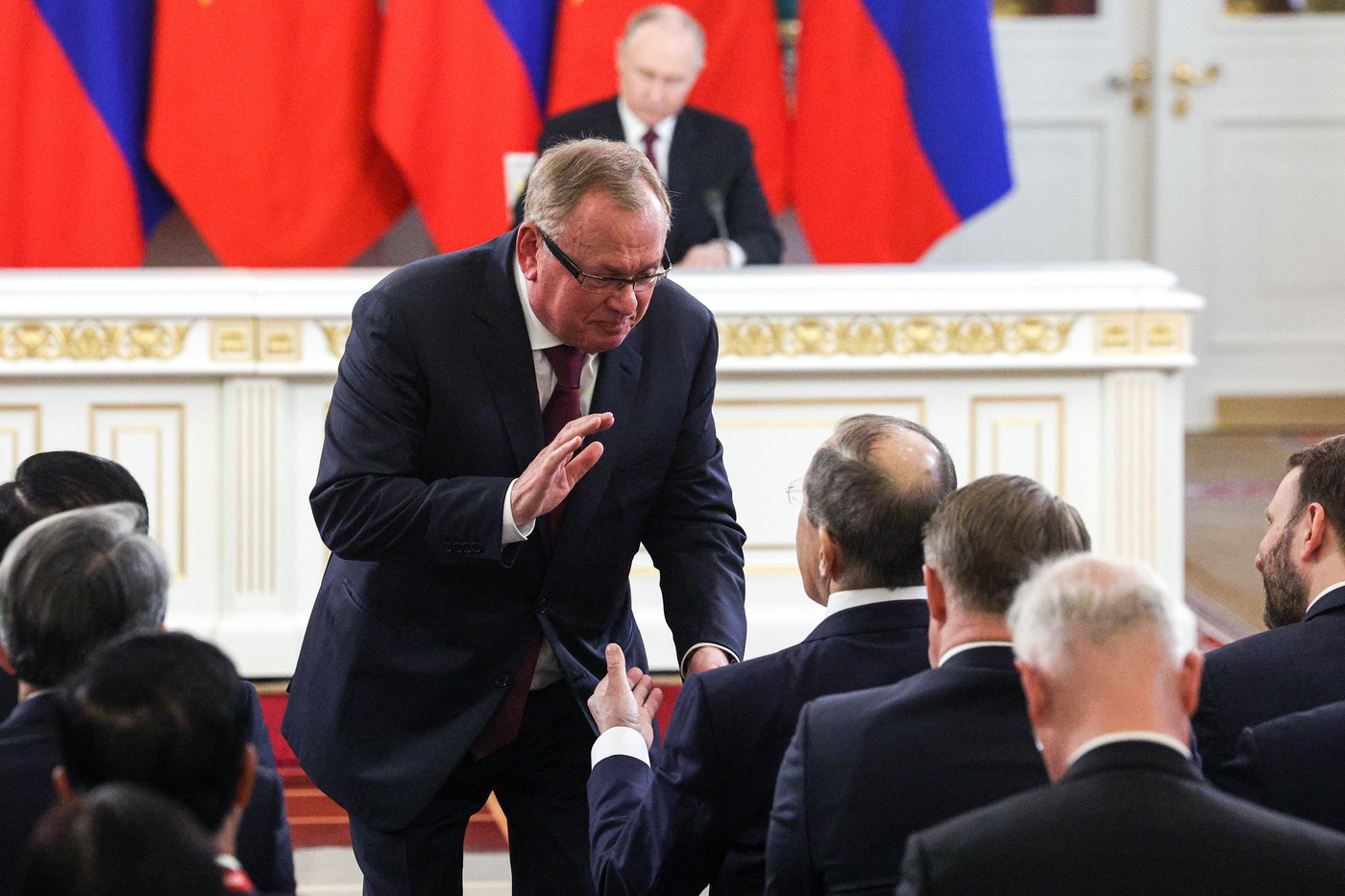 Avertismentul unui bancher rus de top: „Ei încearcă să pună banii deoparte, spunând: «Păi oricum o să ni-i ia»”