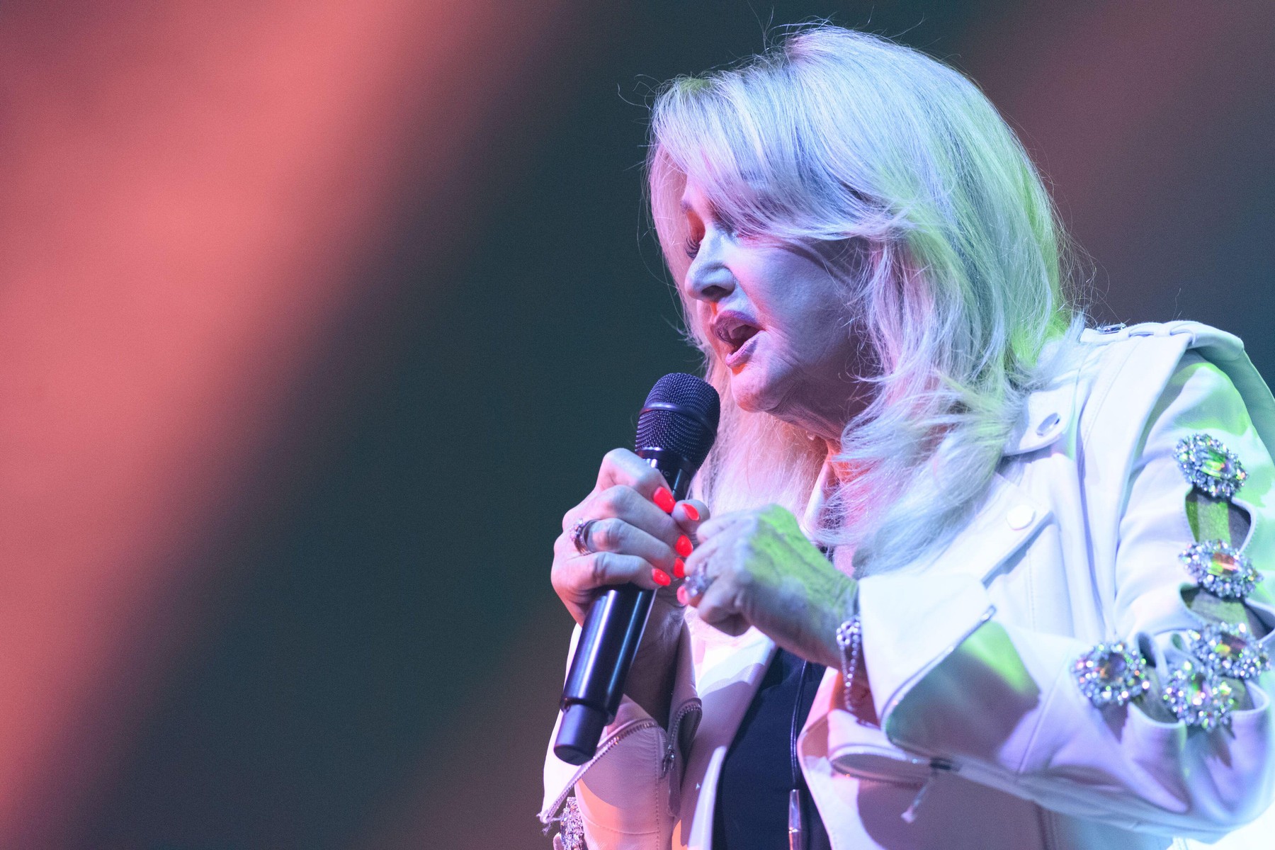 Bonnie Tyler a ieșit din comă, dar rămâne la terapie intensivă