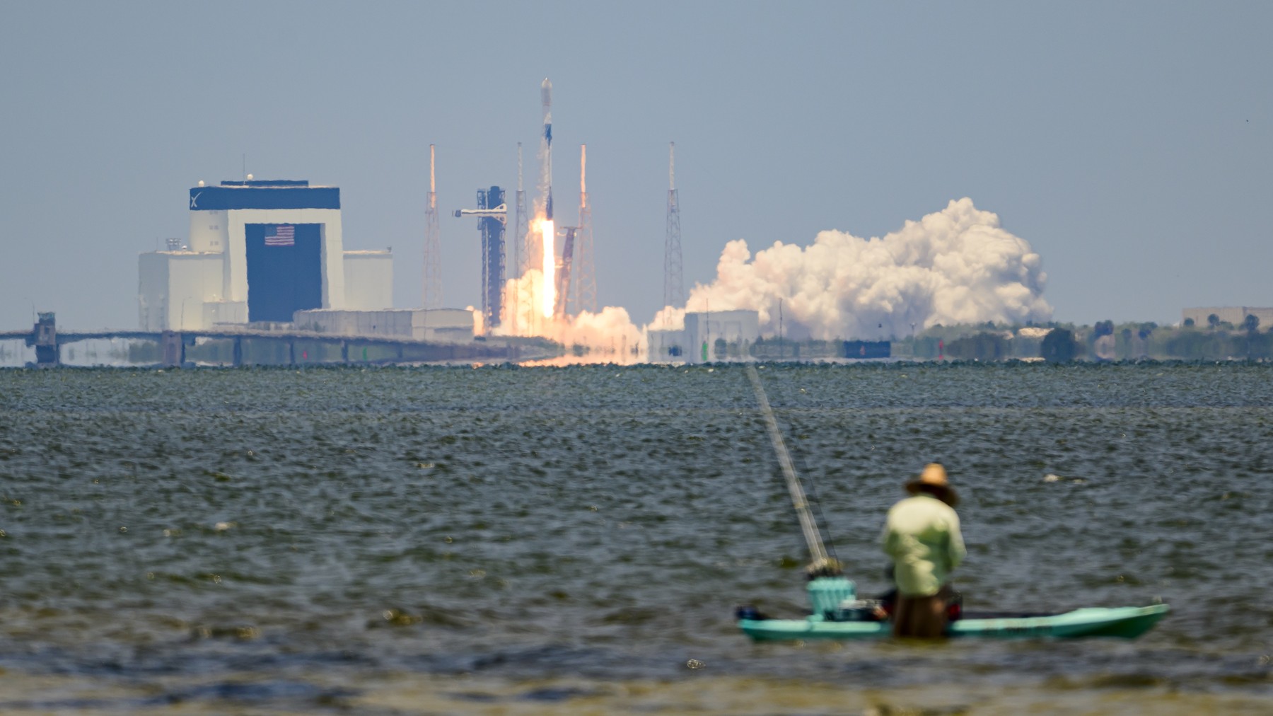 Lansările spațiale, pericol pentru atmosfera Pământului: Ce spun experții