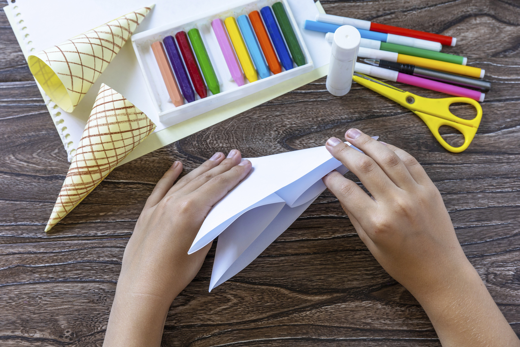 Origami uimitor! Un adolescent a creat un model care suportă de 10.000 de ori greutatea sa