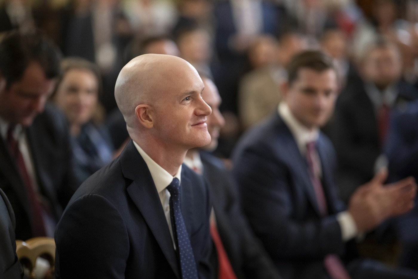 Șeful Coinbase a concediat programatorii care au refuzat să folosească inteligența artificială