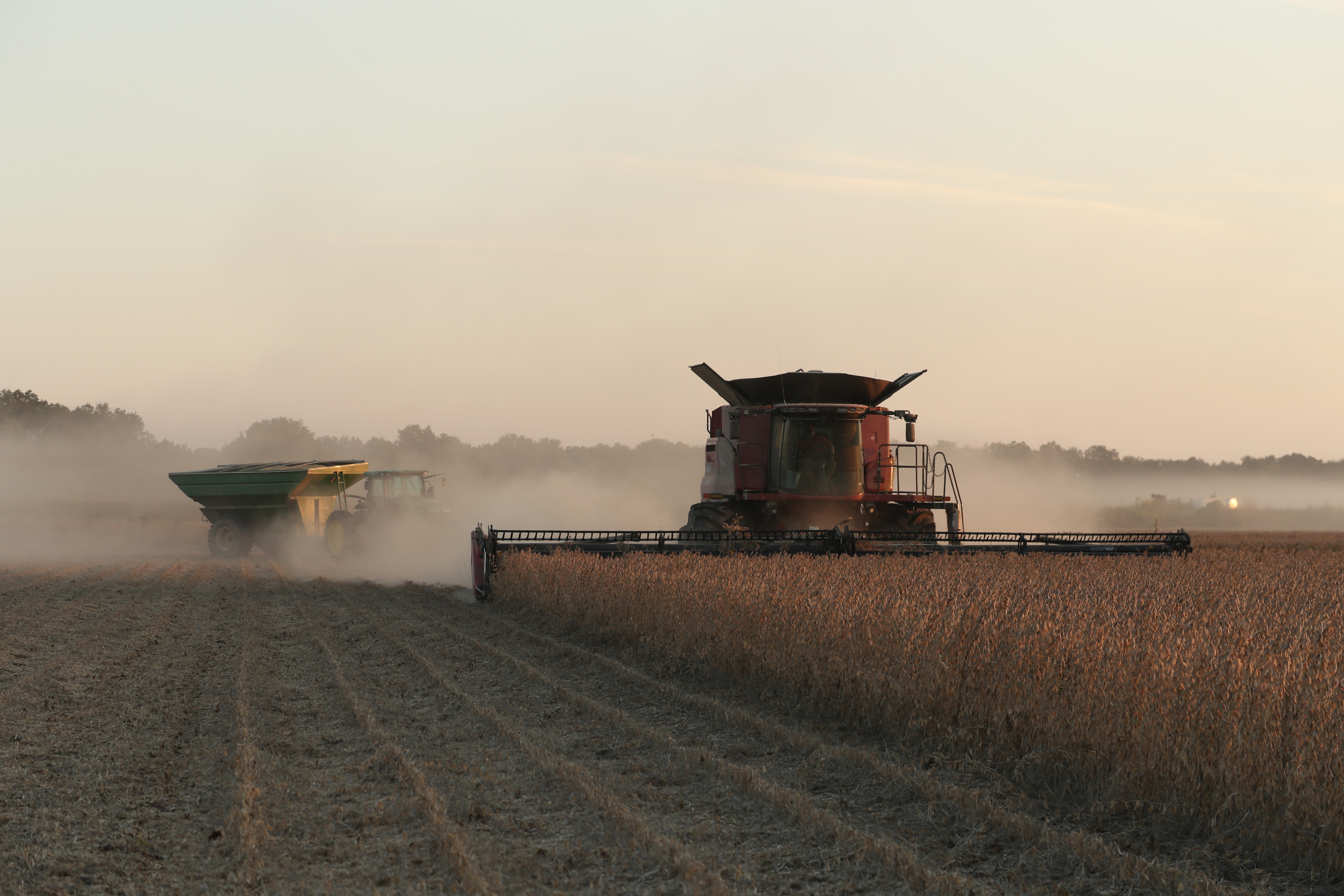 Fermierii din California, revoltați: Mașinile autonome, interzise în agricultură, deși circulă pe șosele