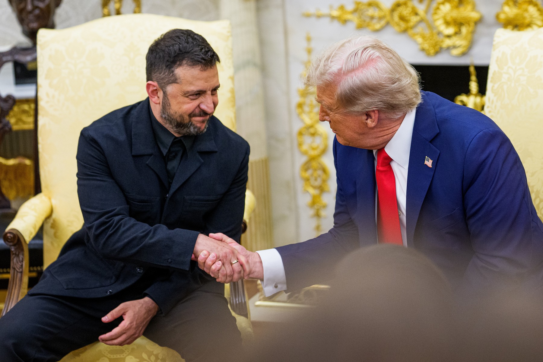 Zelenski, cadou inedit pentru Trump la Casa Albă: Ce a primit în schimb președintele ucrainean