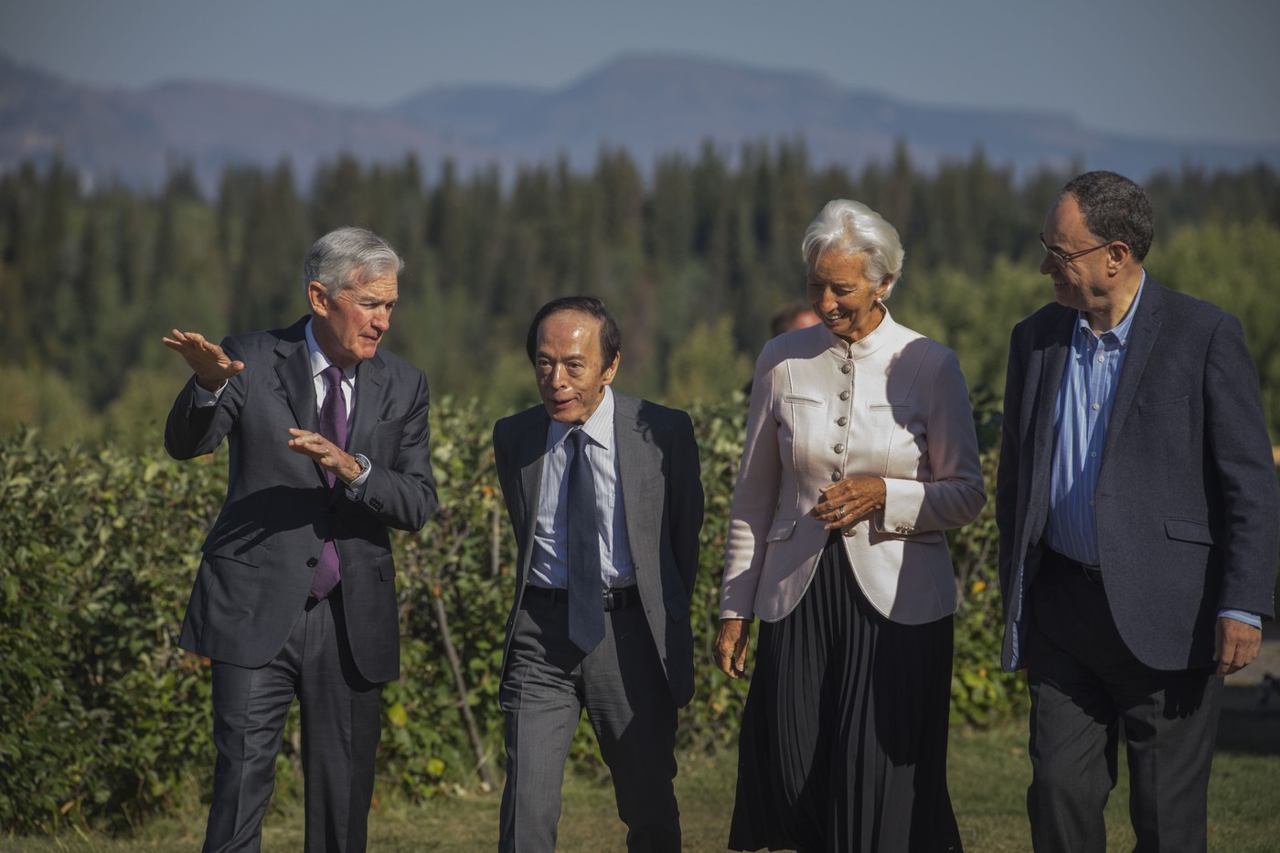 Avertisment dur de la bancherii centrali: Fără imigranți, economiile pierd miliarde