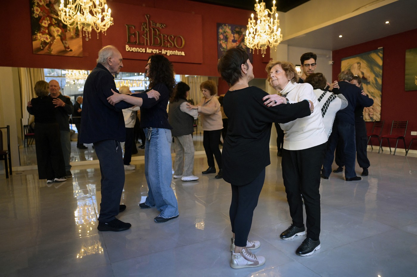 Terapia prin tango, soluție inovatoare pentru pacienții cu Parkinson