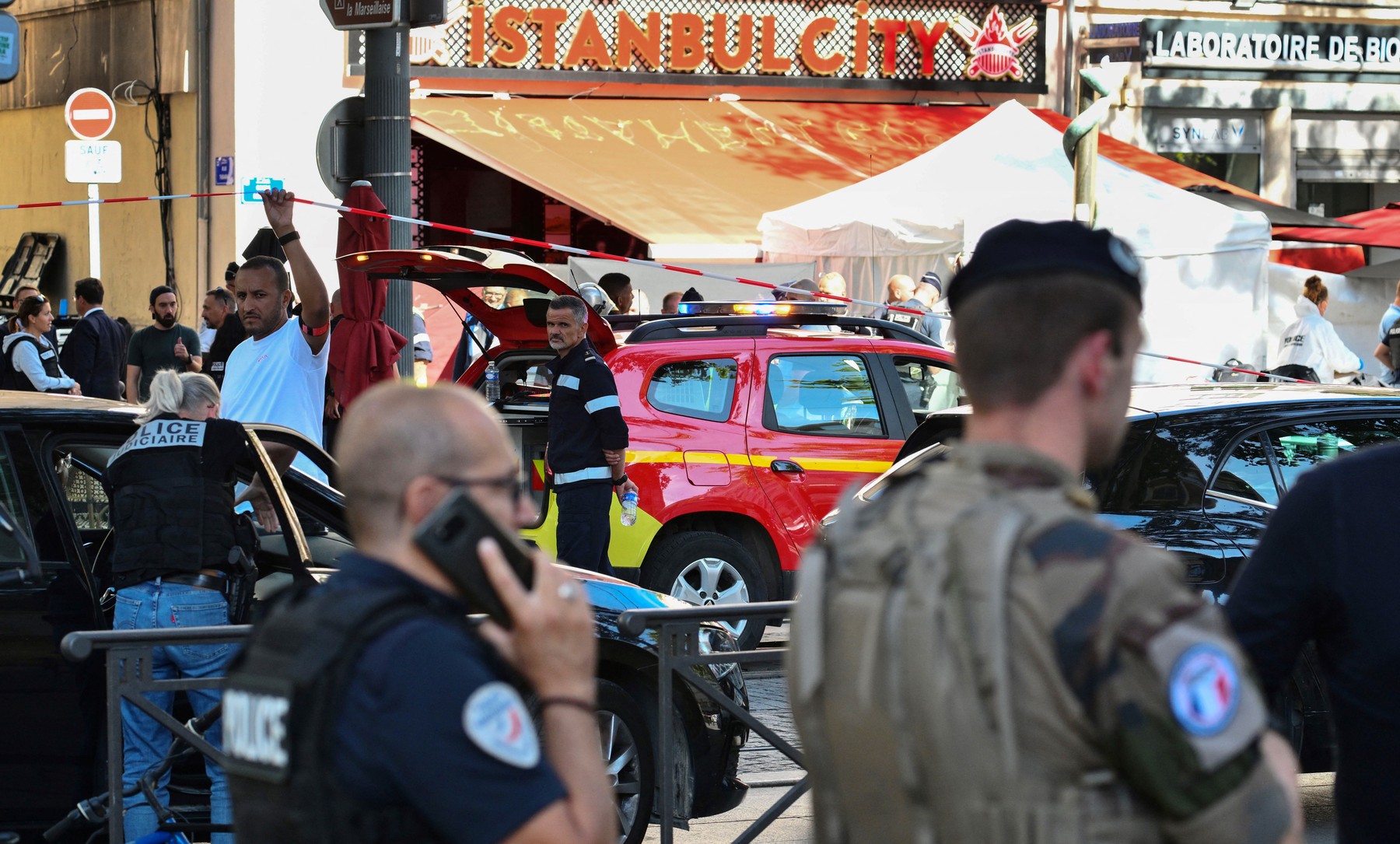 Tunisian împușcat mortal de poliție după ce a înjunghiat cinci persoane într-un hotel din Marsilia