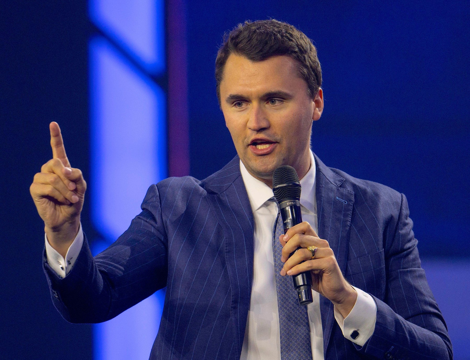 Charlie Kirk, influencerul pro-Trump, împușcat mortal în timpul unui eveniment