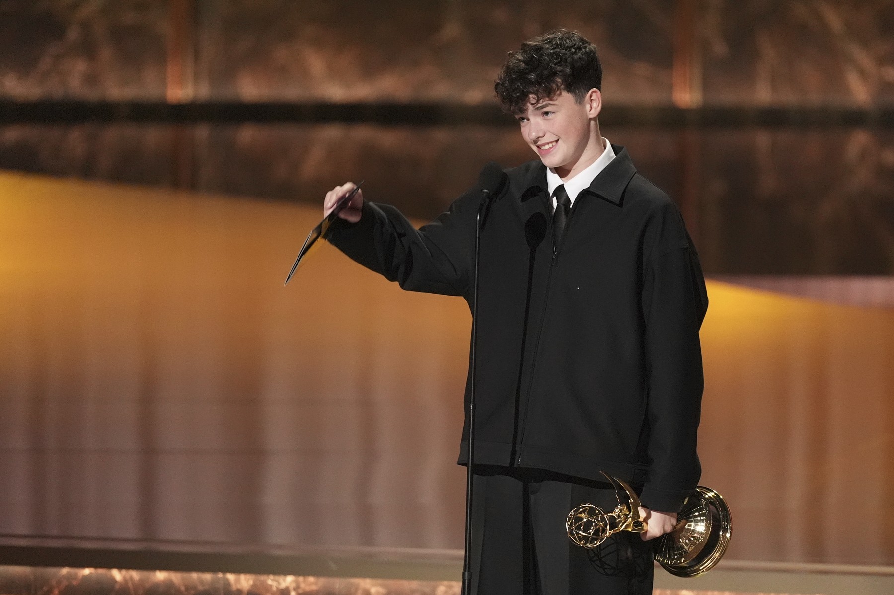 Actor din serialul „Adolescence” a scris istorie la Premiile Emmy: Cel mai tânăr câștigător la categoria sa