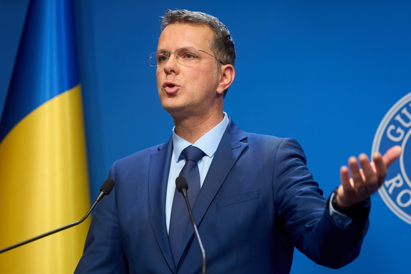 Moșteanu BLOCHEAZĂ tăierile de salarii din Armată!