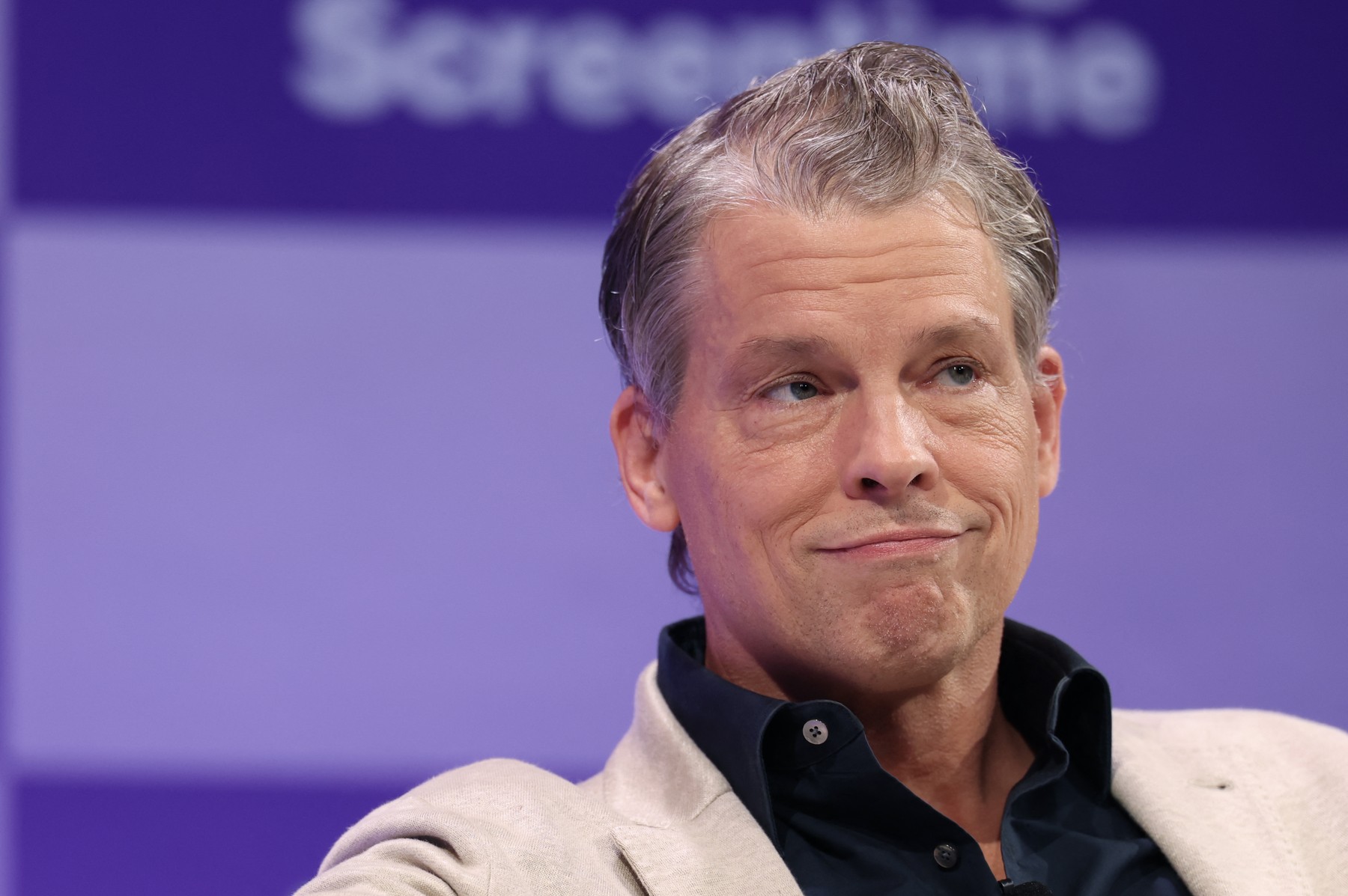 Șeful Netflix critică dur oferta Paramount pentru Warner Bros Discovery