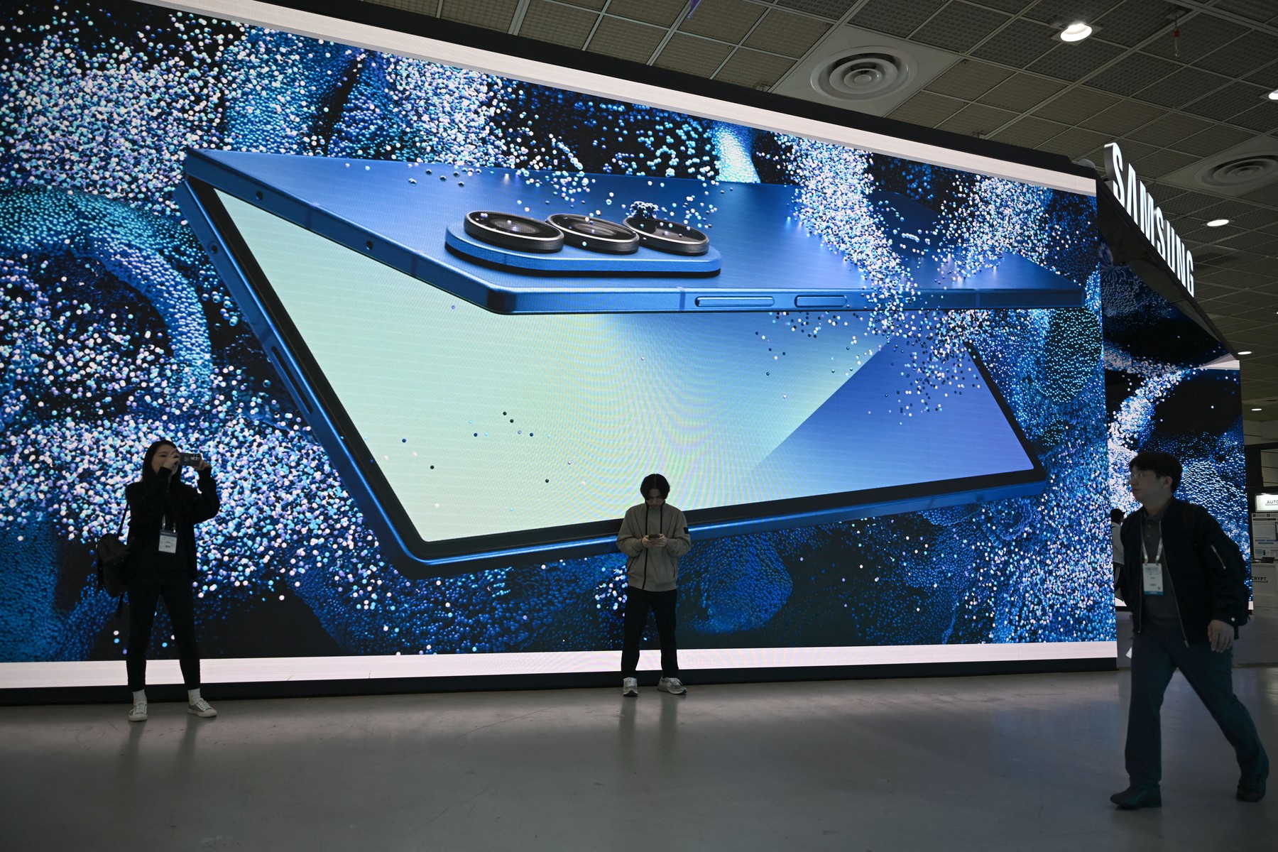 Noile telefoane pliabile Samsung vor fi lansate peste câteva ore și vor aduce un nou format surpriză – Ce se știe până acum