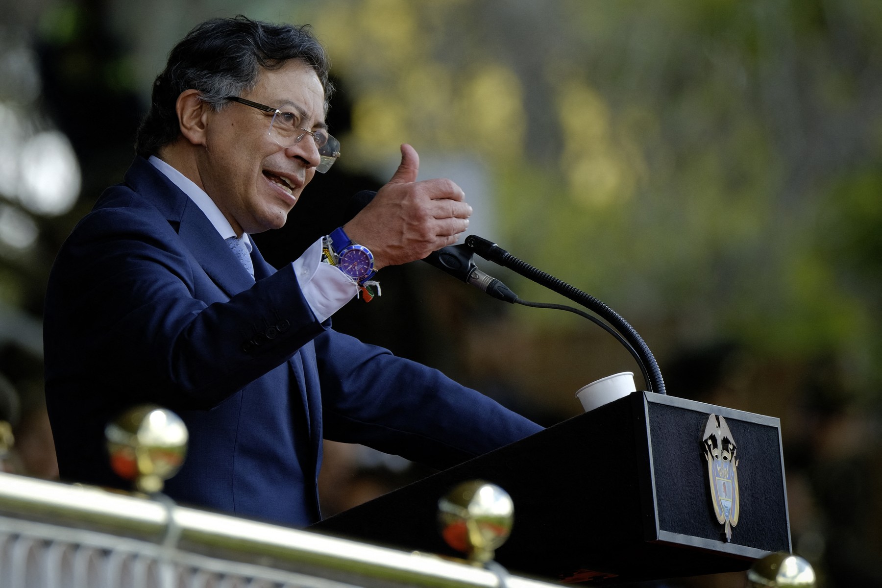 Probleme mari pentru președintele Columbiei: Nu-și mai poate încasa salariul, iar o companie a refuzat chiar și să-i alimenteze avionul