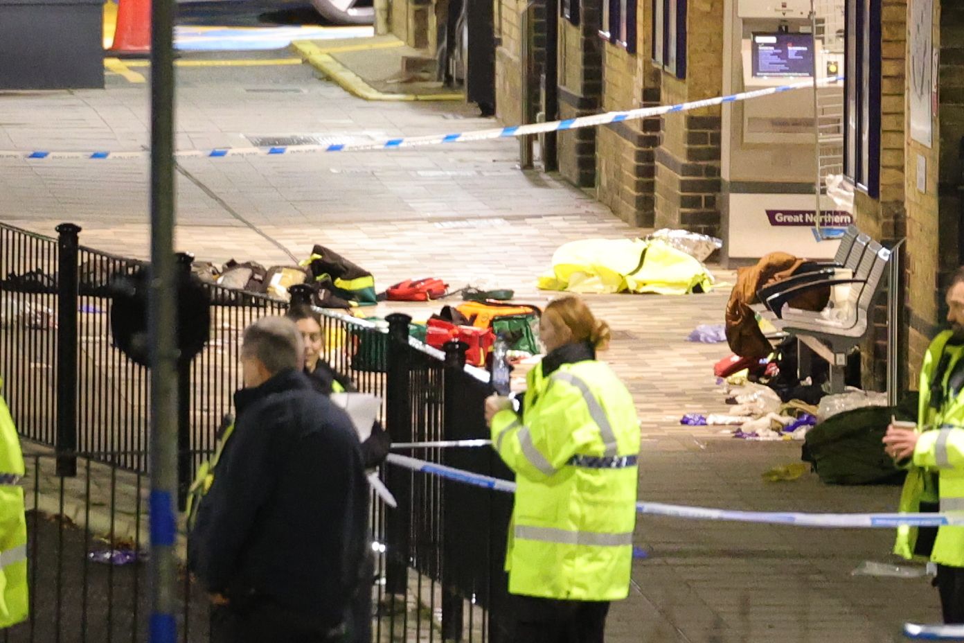 Mărturii șocante din „trenul groazei”: „Fugiți, e un tip care înjunghie pe toată lumea”