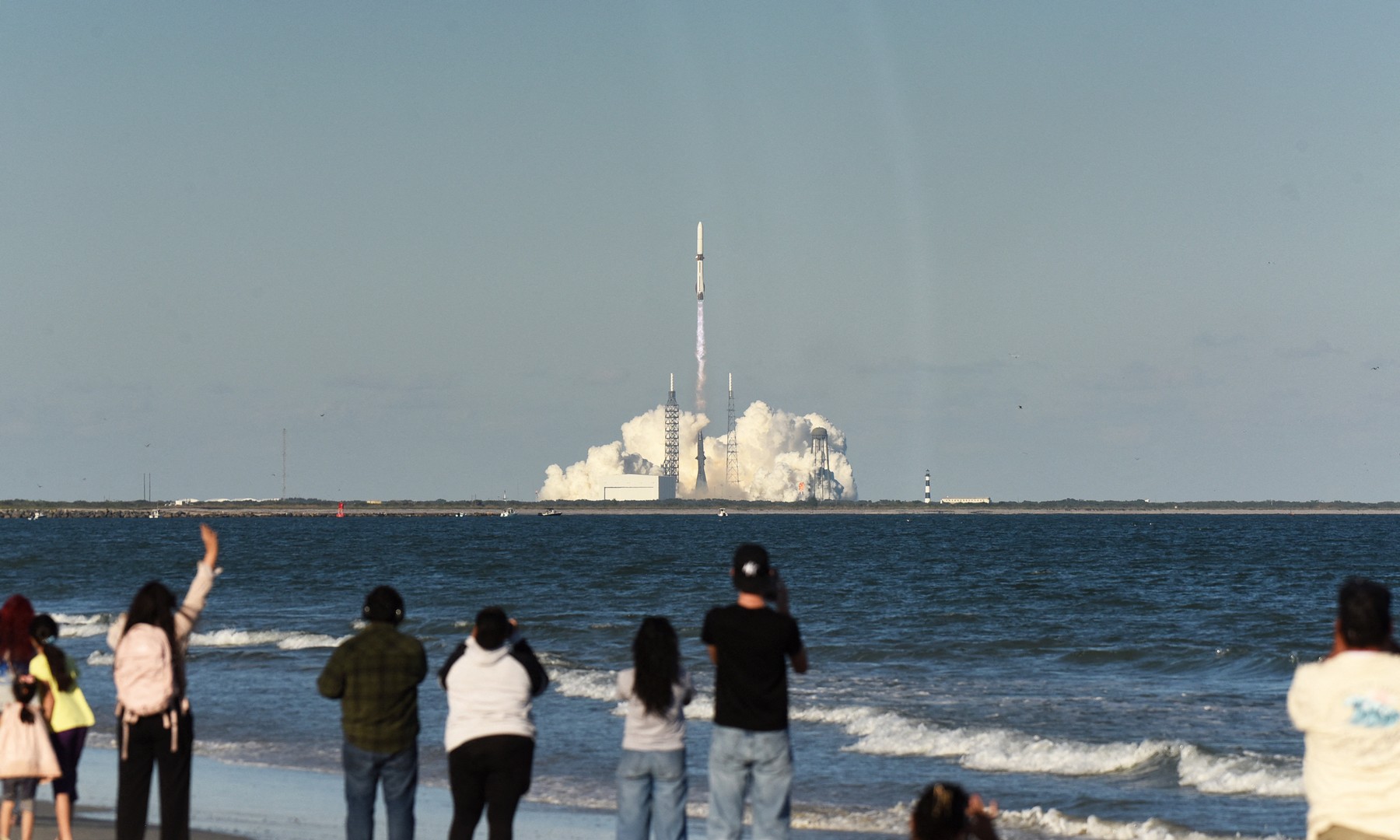 Blue Origin, succes istoric: Racheta lui Jeff Bezos a lansat o misiune spre Marte și a recuperat propulsorul