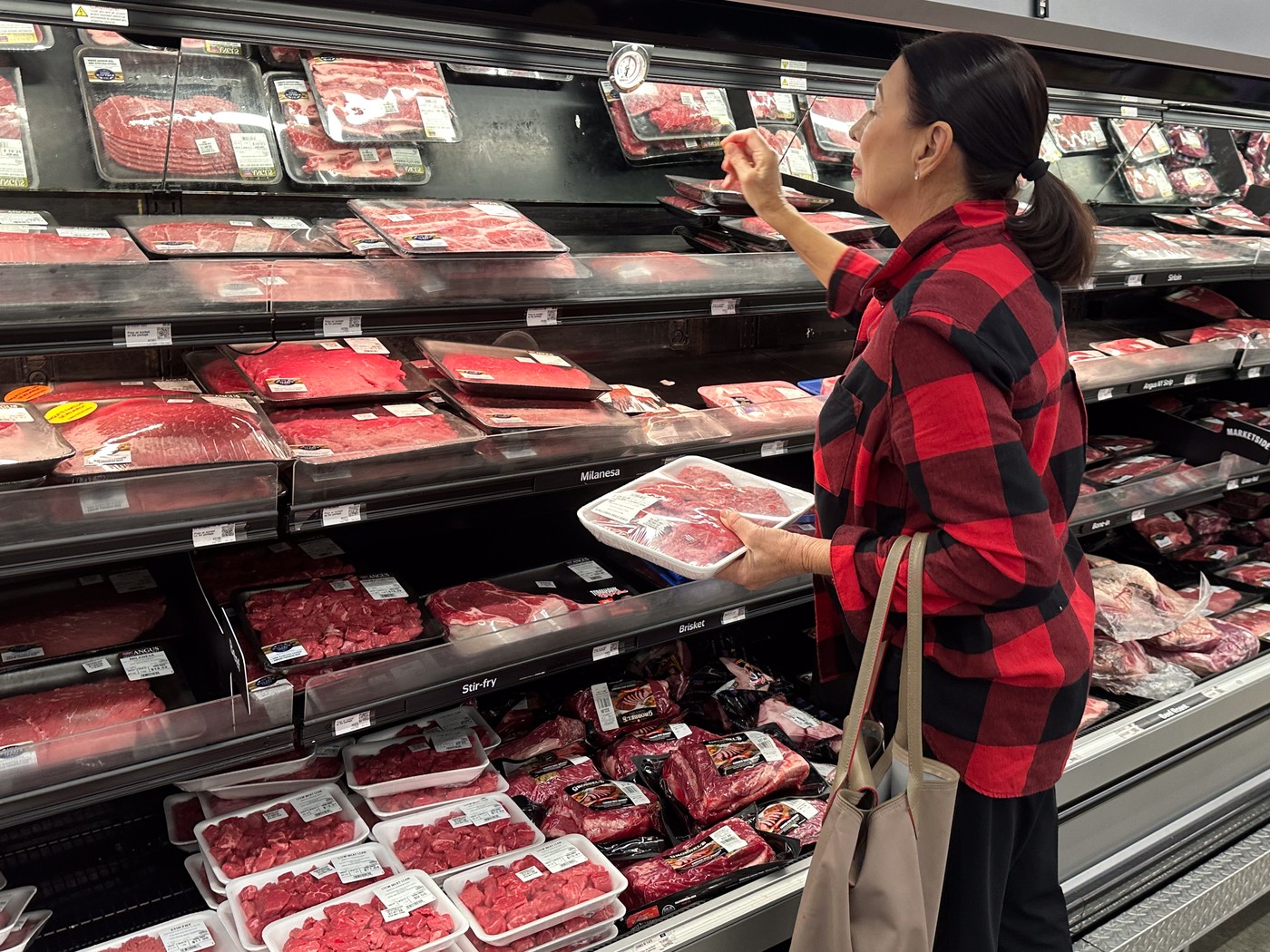 „Vești grozave” pentru americani: Carnea de vită și alte produse se vor ieftini la un retailer „cu adevărat patriotic”, susține Trump