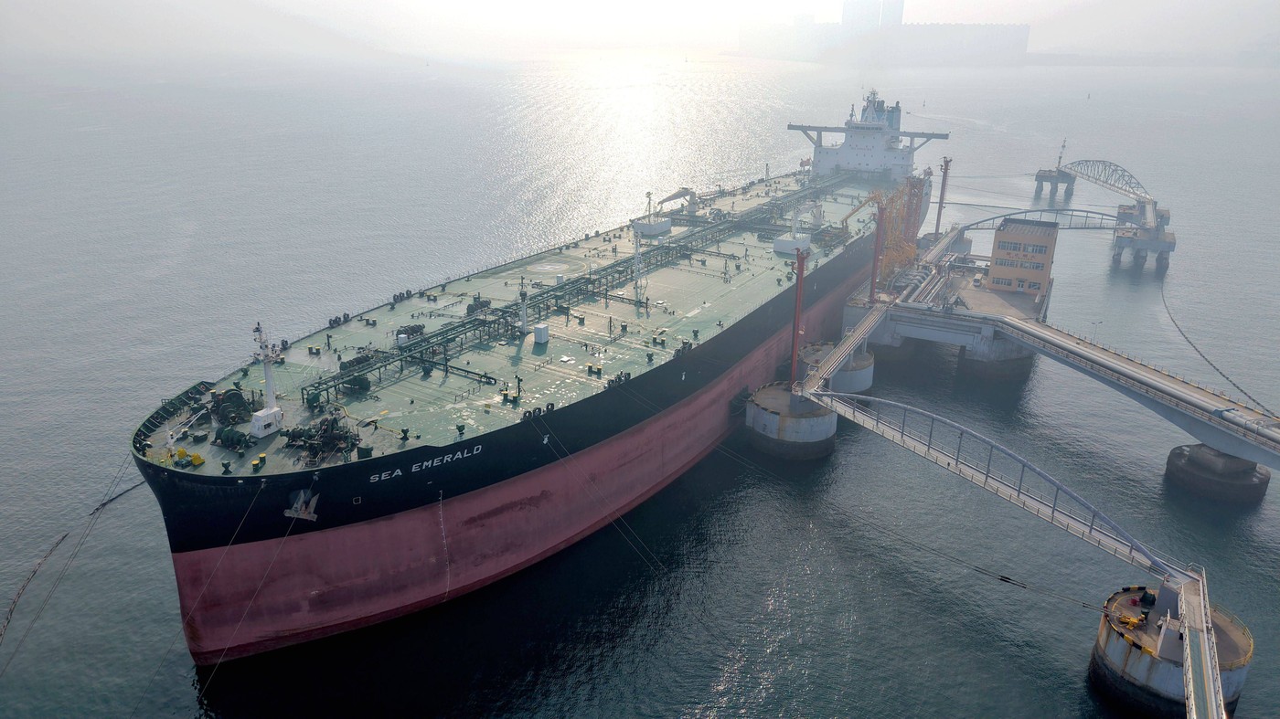 SUA amenință cumpărătorii de petrol iranian: China, vizată direct