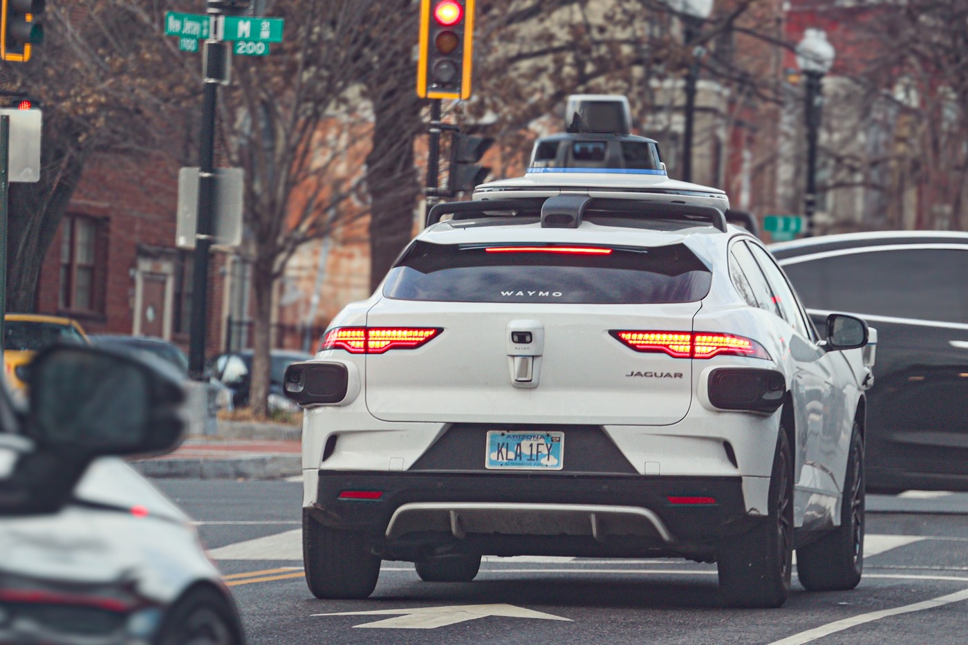 Haos în Atlanta: Zeci de taxiuri autonome Waymo au blocat străzile unui cartier