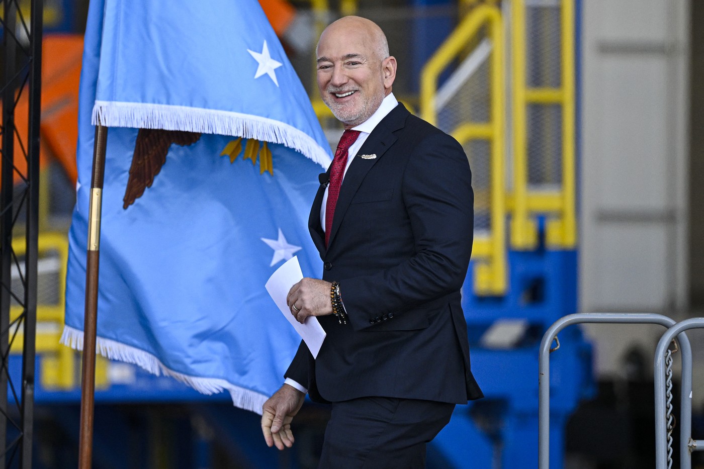Câte acțiuni a cumpărat Jeff Bezos la Liverpool. Clauza convenită în afacerea dintre 1892 Holdings și FSG
