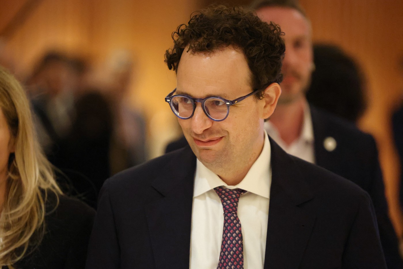 Anthropic atinge o evaluare de un trilion de dolari, depășind OpenAI pe piețele secundare