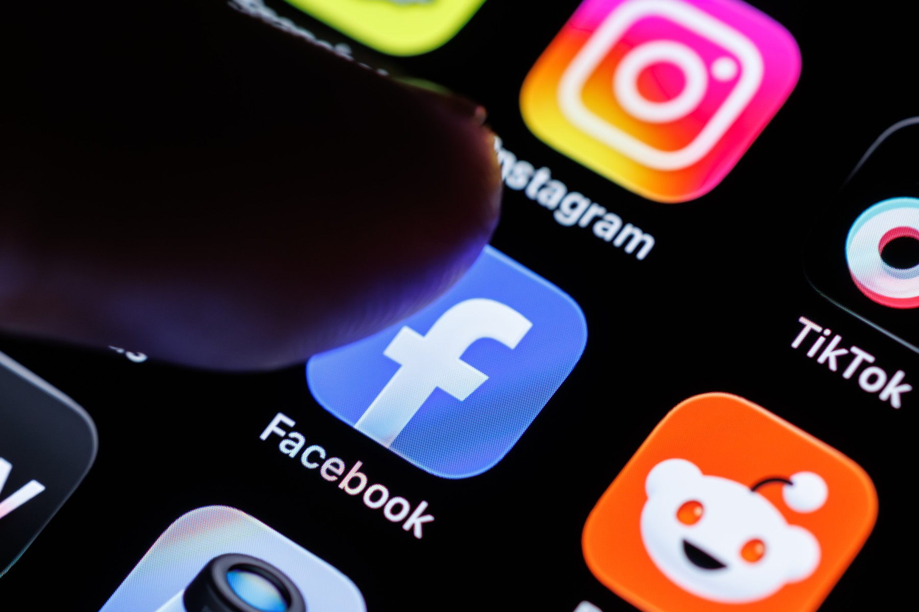 Deznodământul unui proces istoric va schimba feed-urile de pe Facebook și Instagram pentru adolescenți. Cum iese Meta câștigătoare, deși a acceptat să plătească o sumă uriașă