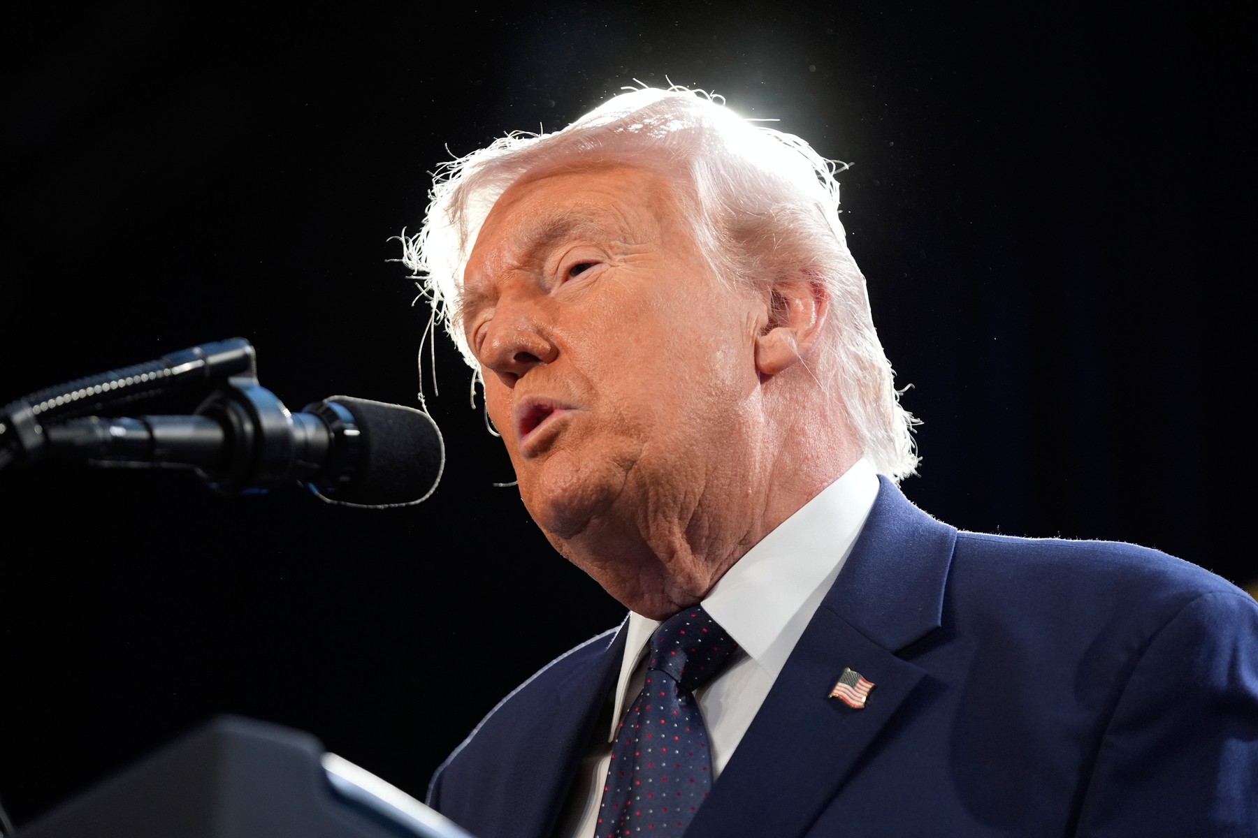 Trump vrea să „pună mâna pe petrolul” Iranului: Ar putea ocupa Insula Kharg „cu ușurință”