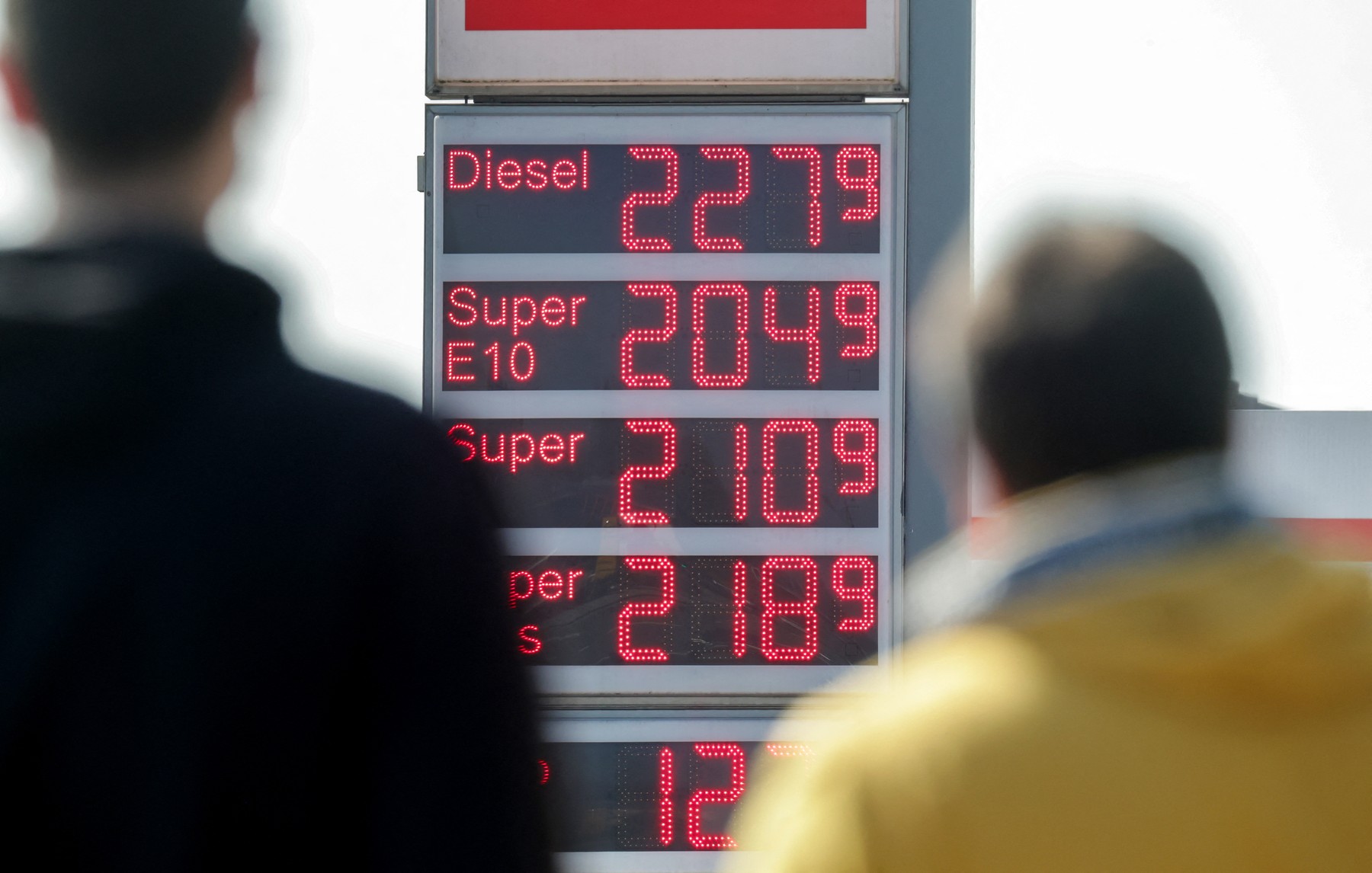 Germania, prețuri mai mici la carburanți după reducerea taxelor