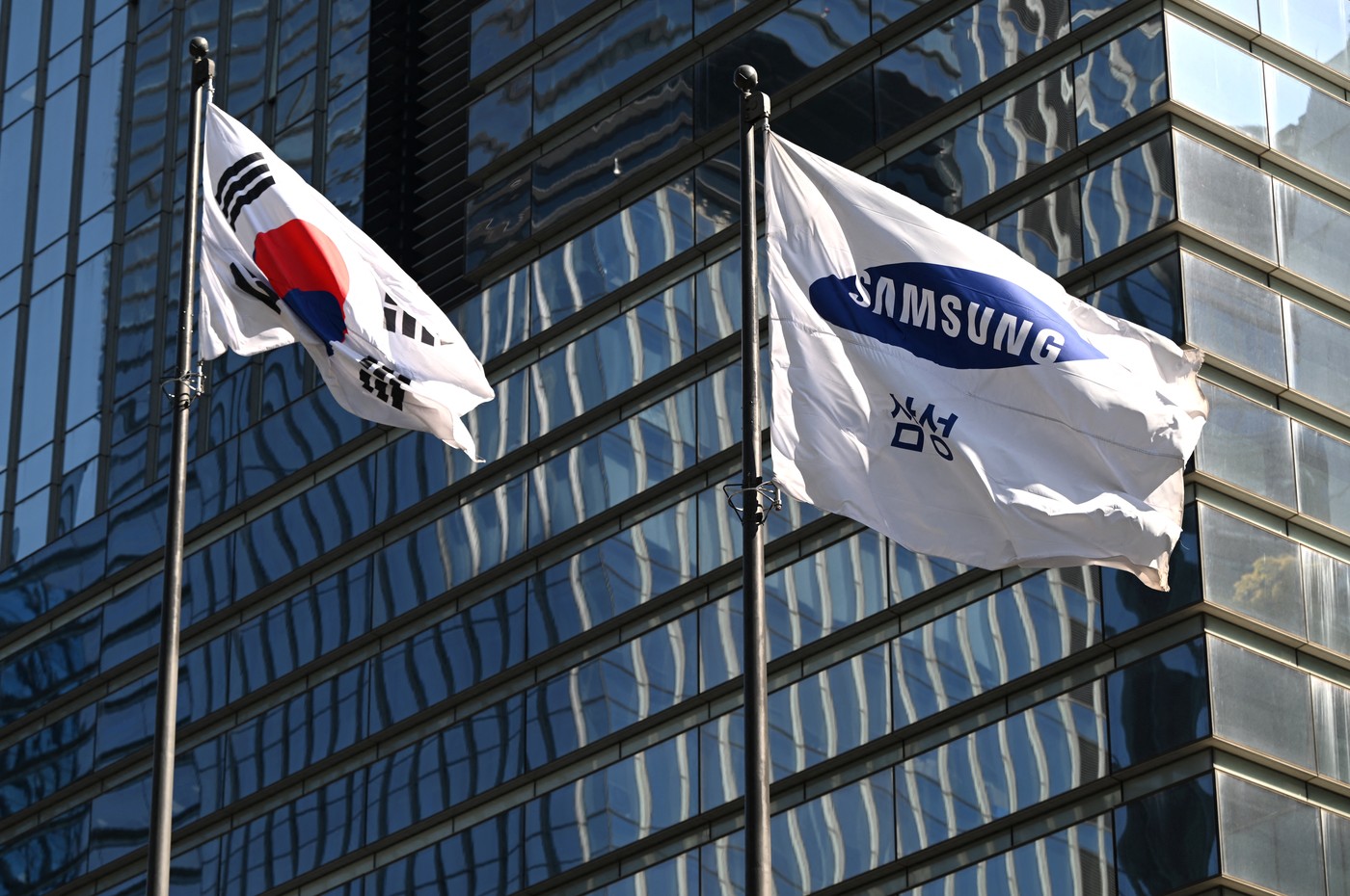 Samsung, la un pas de o grevă masivă: Negocieri cruciale pentru a evita blocajul pieței de semiconductori