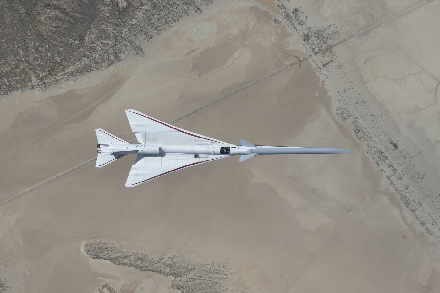 NASA a publicat imagini spectaculoase cu avionul supersonic X-59 „Quesst” în timpul testelor