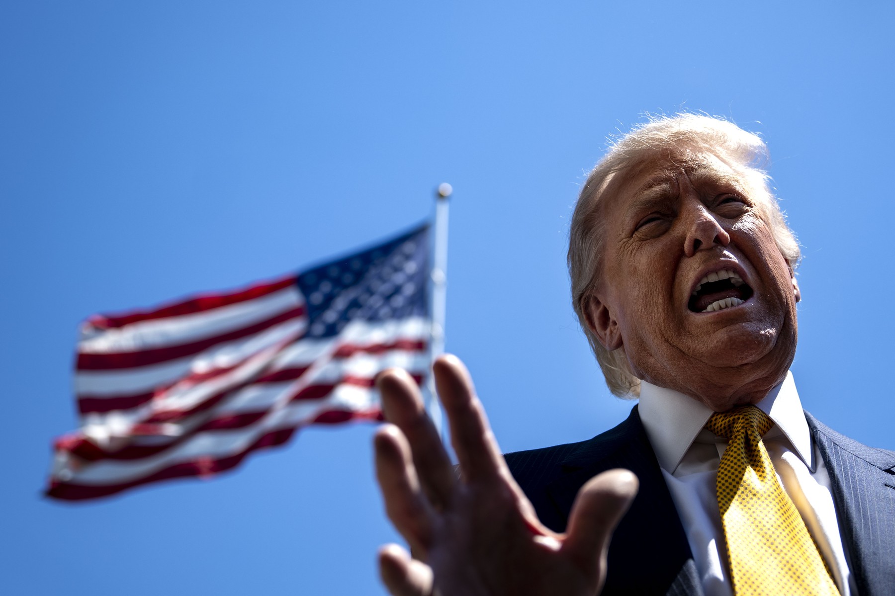 Donald Trump spune că strâmtoarea Ormuz este „teritoriu american”. O replică din Iran