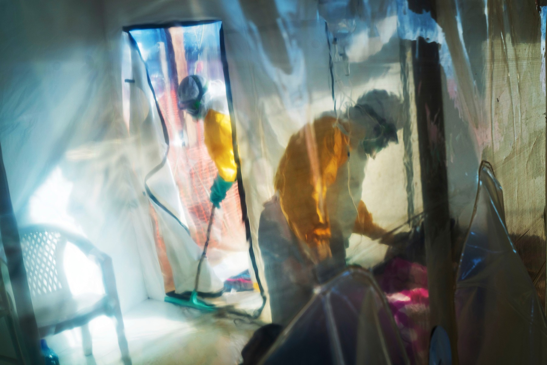 Zeci de medici s-au îmbolnăvit de Ebola după ce au contractat virusul Bundibugyo în timpul focarului din Congo