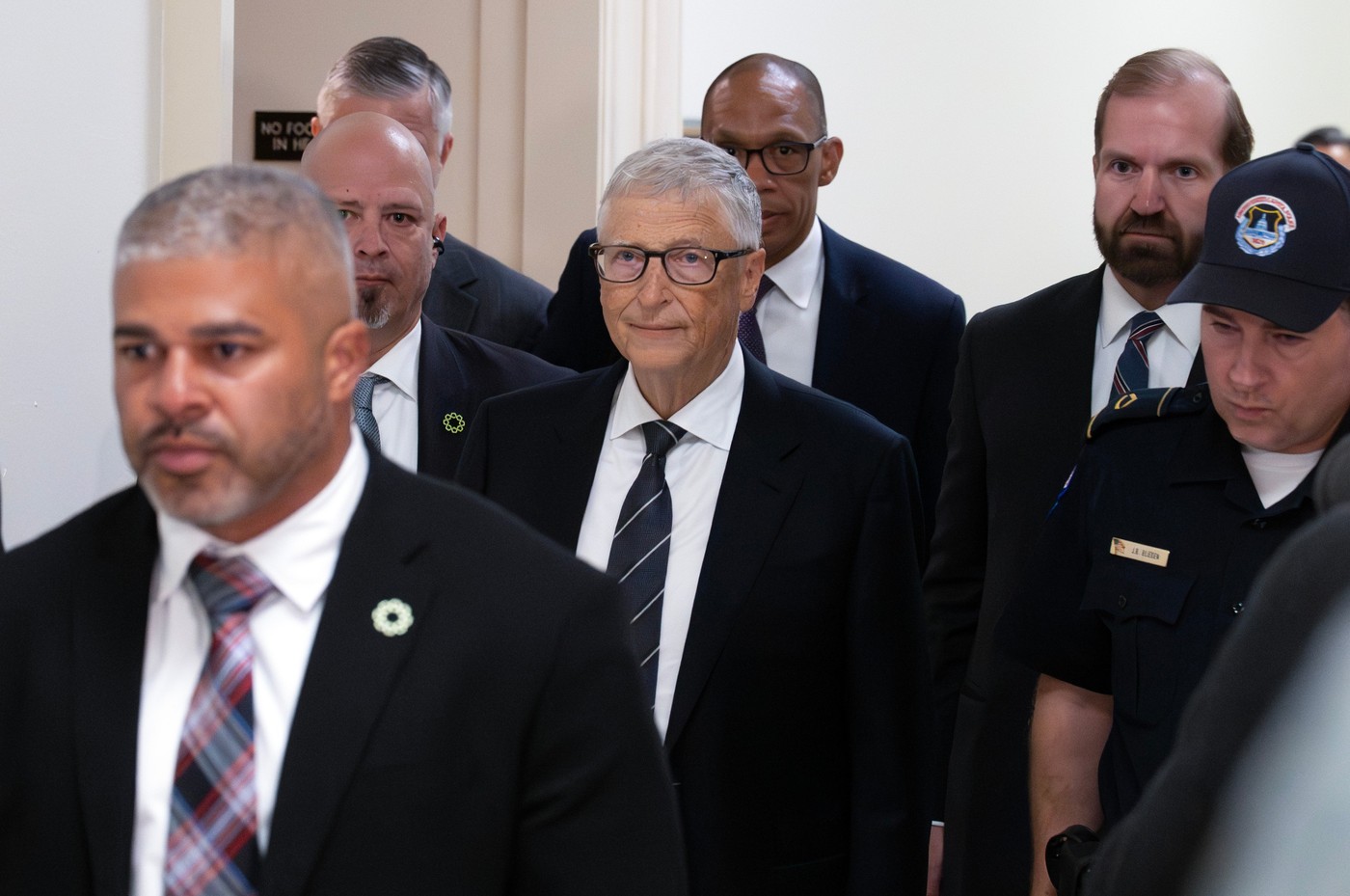 Bill Gates susține că omenirea trebuie să se comporte ca-n filmele cu extratereștri din cauza AI