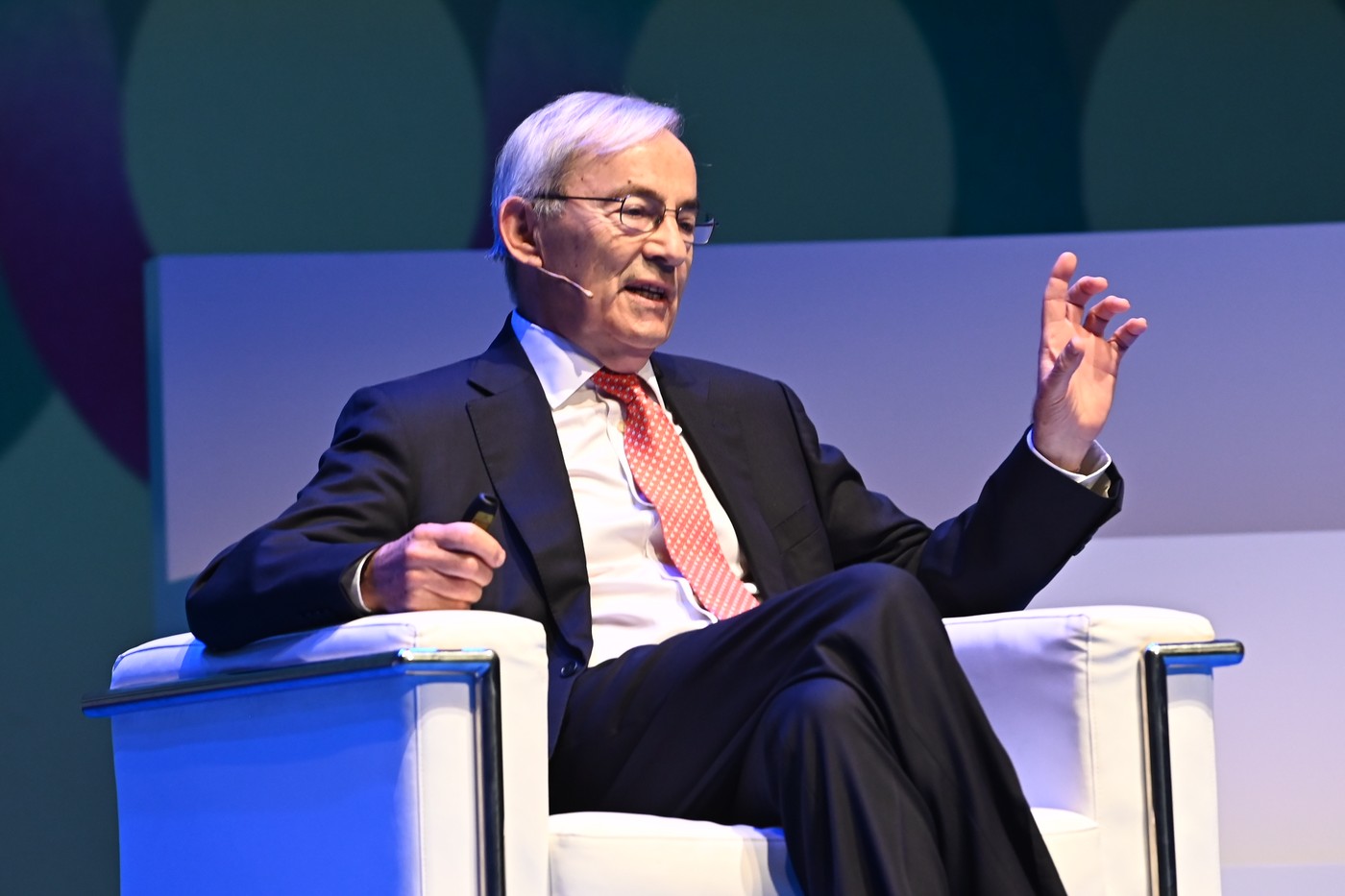 Un economist premiat cu Nobel toarnă apă rece pe  marea promisiune a companiilor de AI