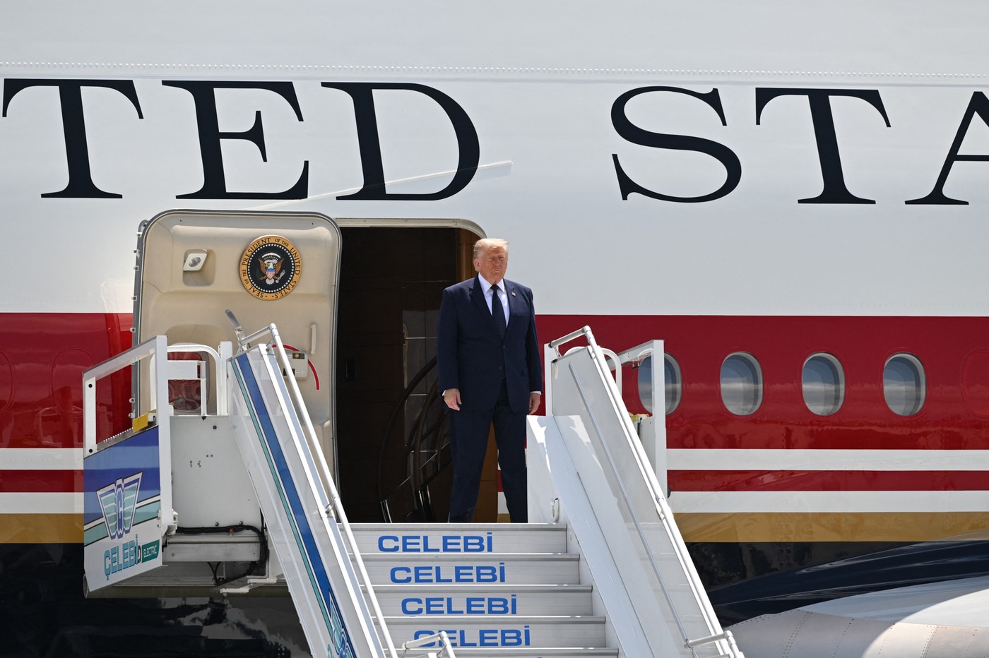 Trump a schimbat avionul de urgență în Turcia, la summitul NATO, din cauza unei amenințări din Iran