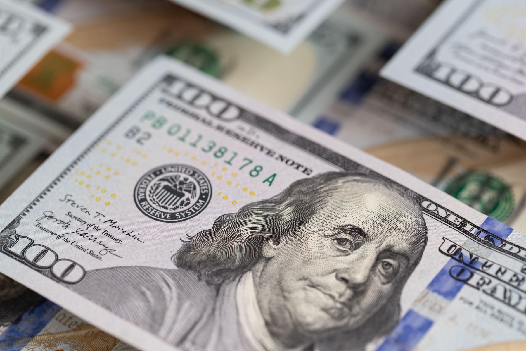 Valizele cu bani cash care au salvat America