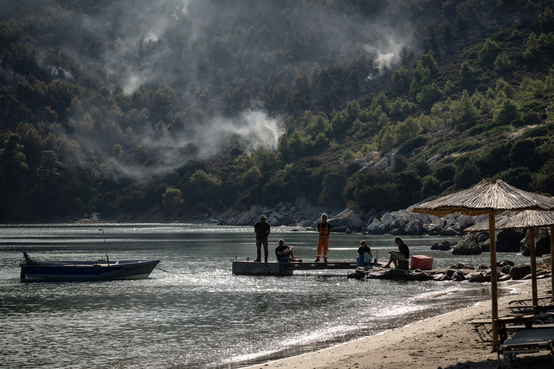 Grecia a pus sub Cod Roșu de incendii unele dintre cele mai populare insule printre turiști