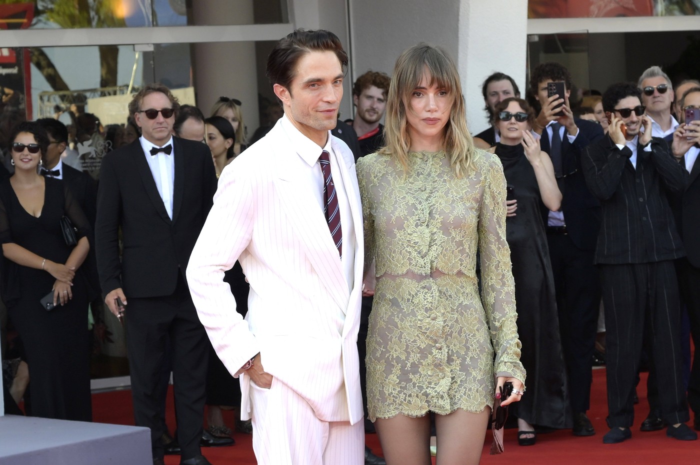 Robert Pattinson a fermecat cu rolul din filmul „Primetime”. Ovaționat minute întregi la Festivalul de Film de la Veneția