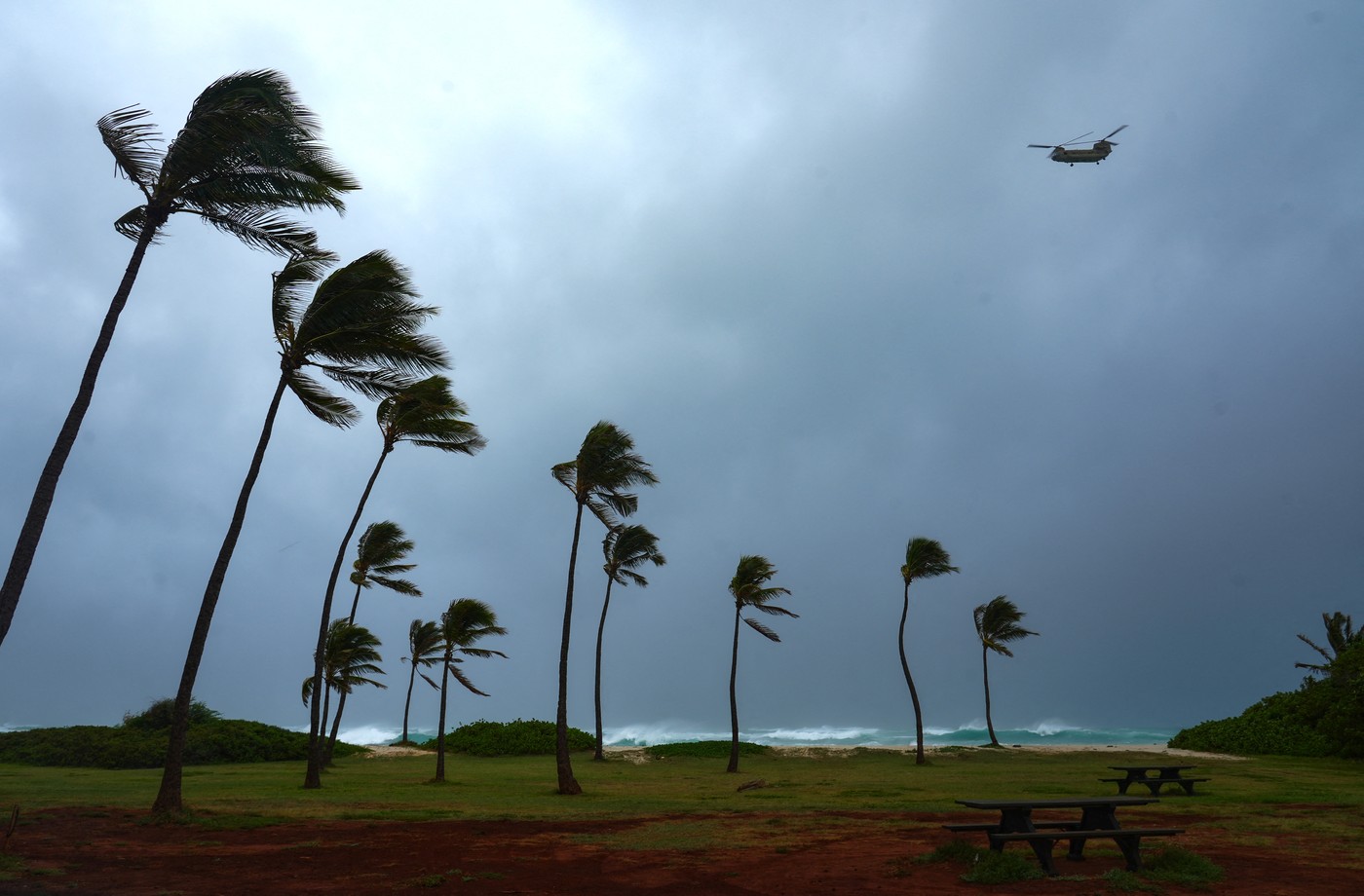 Uraganul care se îndreaptă vertiginos spre Hawaii și amenință cu „inundaţii catastrofale”