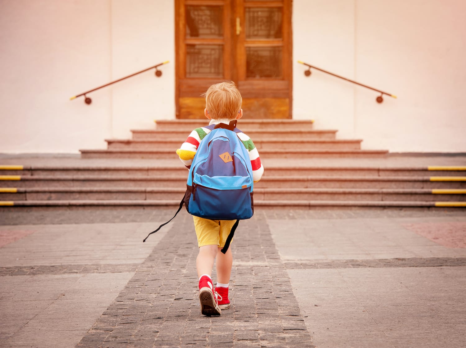 Programul de somn pentru școală nu se repară peste noapte: Pașii mici care scutesc diminețile grele
