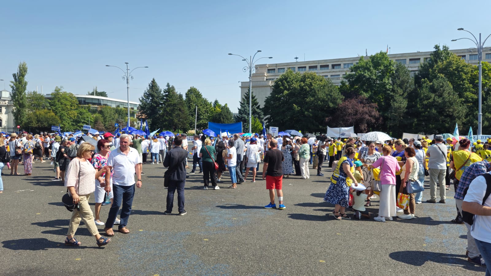 Protest masiv în prima zi de școală: Mii de profesori ies în stradă la Guvern și Cotroceni