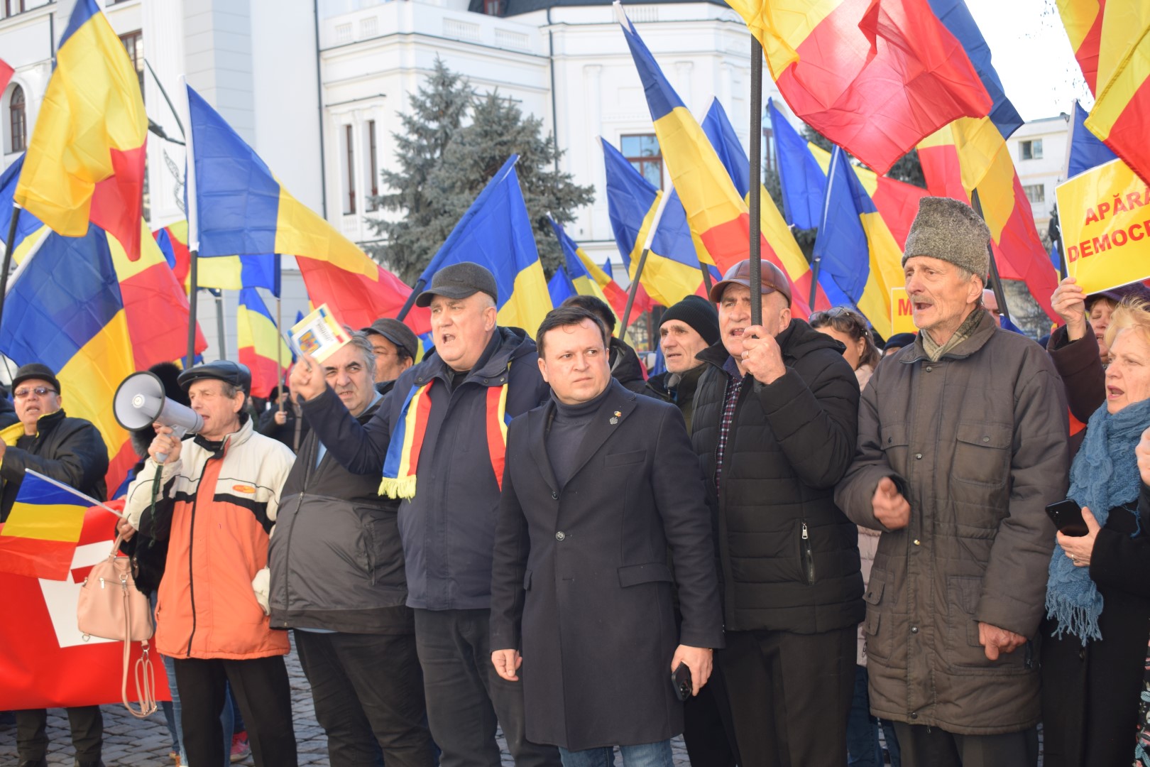 Senatorul Cătălin Silegeanu, la protestul din centrul orașului: Fac tot ceea este posibil pentru botoșăneni – VIDEO