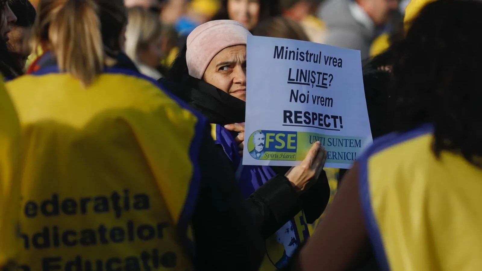 Angajații din școli ies în stradă să-și strige nemulțumirile