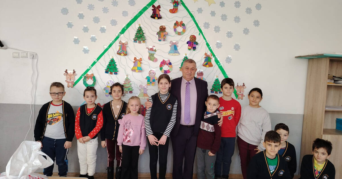 Sărbătoare la Rădăuți-Prut: Cadouri de la Moș Crăciun pentru toți copiii, aduse de primar