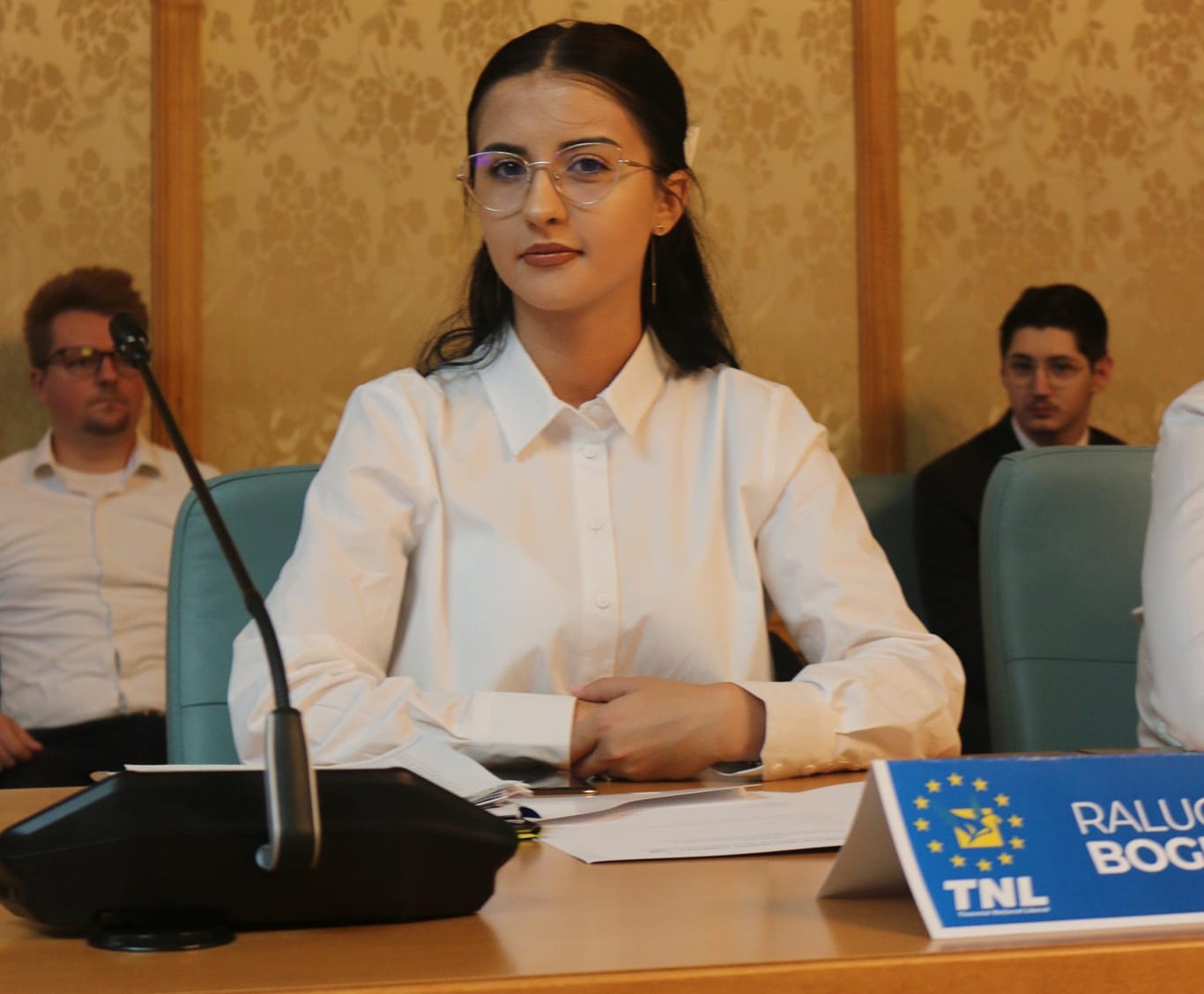 Prezentarea inedită a liderei tinerilor liberali: Evident, am luat bac-ul cu brio / Nu am băut apă după Iliescu – VIDEO 