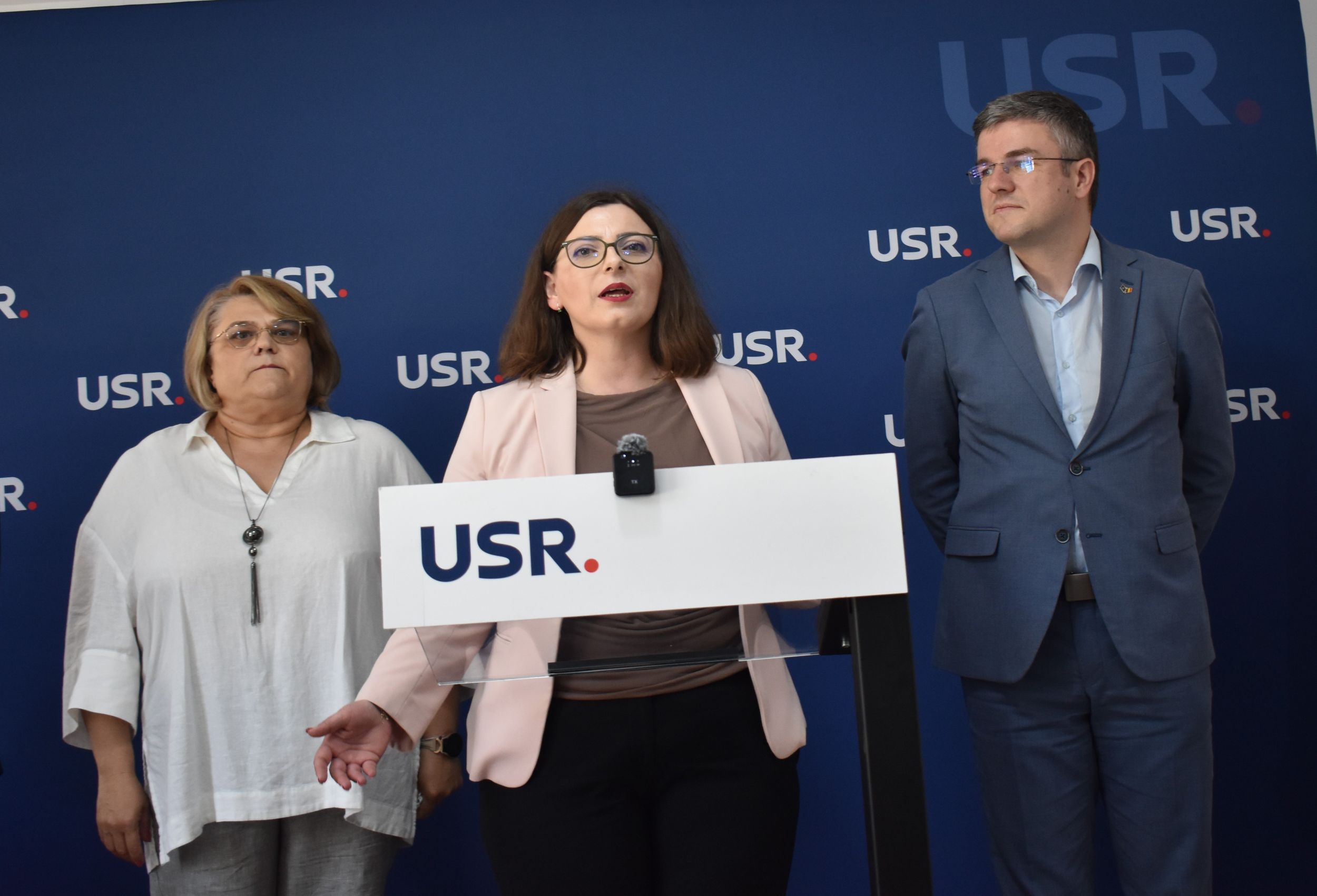 Raluca Curelariu si ministrul economiei