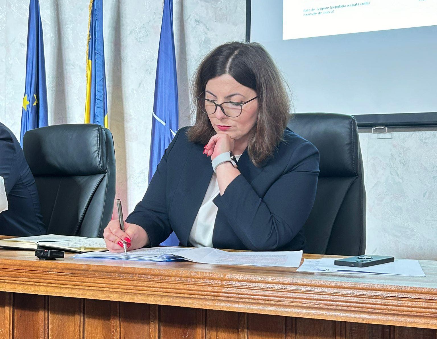 nereguli la un centru, lucrari oprite