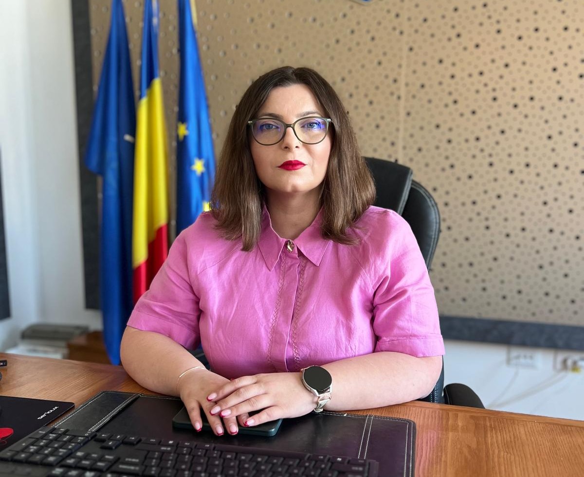 Raluca Curelariu.